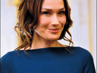 Sütyensiz First Lady