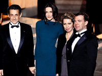 Sütyenin nerde Carla Orda Berlusconi olsa