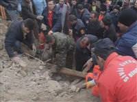 Deprem 'geliyorum' demiş!