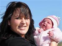 Hamile olduğunu öğrendi ve doğurdu