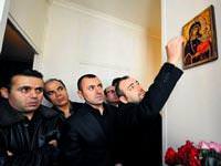 'Ağlayan Meryem Ana' ziyaretçileri