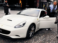 Alkollü Ferrari ehliyetsiz kaldı
