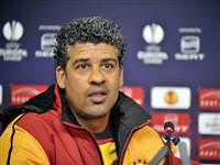 Rijkaard Arsenal’e gidiyor!