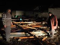 Hortum çatıları uçurdu