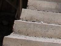 Merdiven boşluğuna düşen çocuk öldü