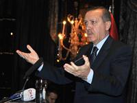 Başbakan sanatçılarla buluştu