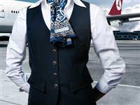 Uçakta hostesi ısırdı