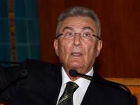 Deniz Baykal'dan 'tarihi' teklif