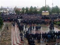 Kırgızistan'da muhalefet sokağa döküldü