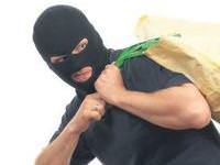 Laptop çalarken yakalandı