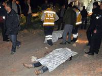 Otomobil demir yola düştü