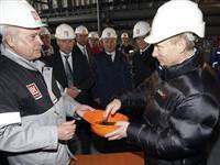 Petrolle yüzünü yıkadı!