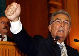 Deniz Baykal istifa etti