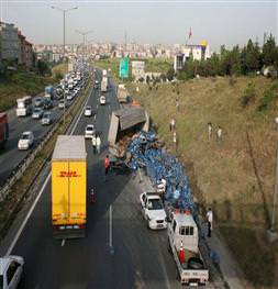 Su damacalaı trafik felç etti