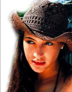 Milli futbolcu Filiz ödül peşinde...