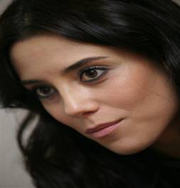 Cansu sunuculuk yapacak