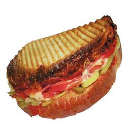 Bir tost aldı hayatı karardı