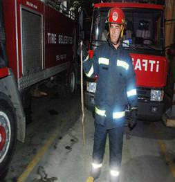 Yılan oturma odasına girdi