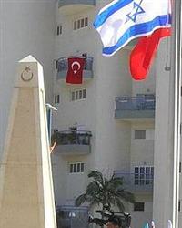 Türk askerleri anıtına saldırı