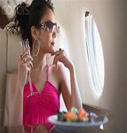 Uçak ve yolcu trafiğinde artış