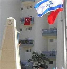 Türk askerleri anıtına saldırı
