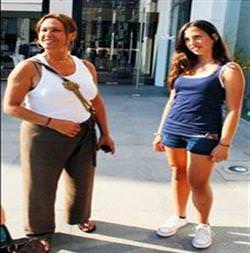 Anne-kız alışverişte!
