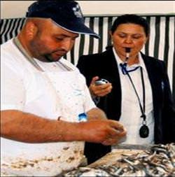 8 saatte 14 bin 327 hamsi temizledi