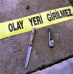 Babasını bıçakla yaraladı
