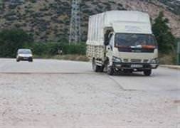 Bozuk yol tehlike saçıyor