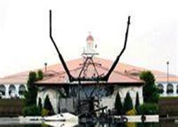 İsa heykeline yıldırım isabet etti