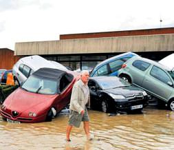 Sel Fransa'yı yıktı