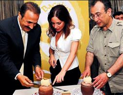 Ünlüler açılışta buluştu