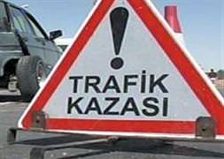 Yolcu otobüsü otomobille çarpıştı