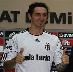 Roberto Hilbert imzayı attı