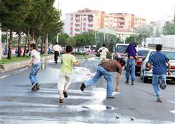 Taş atan çocuklar yasası kabul edildi