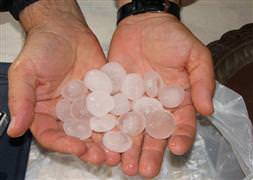 Yaz ortasında misket kadar dolu