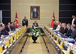 Kritik MGK 6,5 saat sürdü