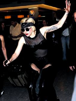 Lady Gaga bastı faka