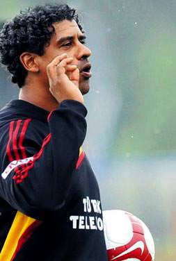 Rijkaard için tehlike kalmadı