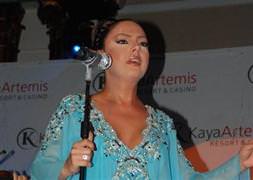 Ebru Gündeş'e şok saldırı