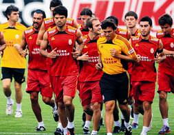 Ve Aslan da sahaya indi