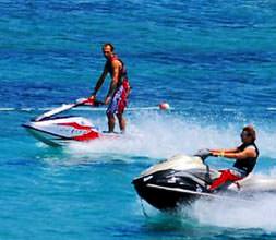 Dünyanın konuştuğu milyarder Çeşme’de keyifte