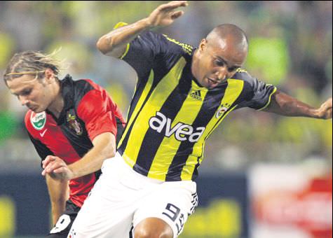 Forvet arkasında bir de kanatta!