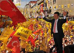 AK Parti'ye en büyük katılım