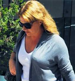 İşleriyle yakından ilgileniyor