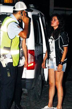 Özge’nin içinden şeytan çıktı!