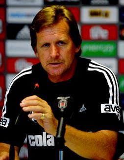 Schuster kampı kaldırdı