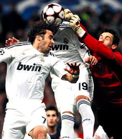 Schuster’in Raul askı Schuster’in Raul askı