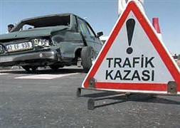 Otomobil kamyonla çarpıştı: