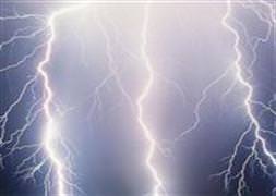 Düğün salonuna yıldırım düştü